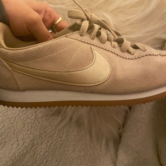 nike cortez tan